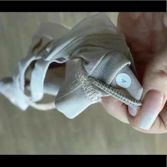 Lululemon x Soulcycle skull sports bra - Picture 5 of 5